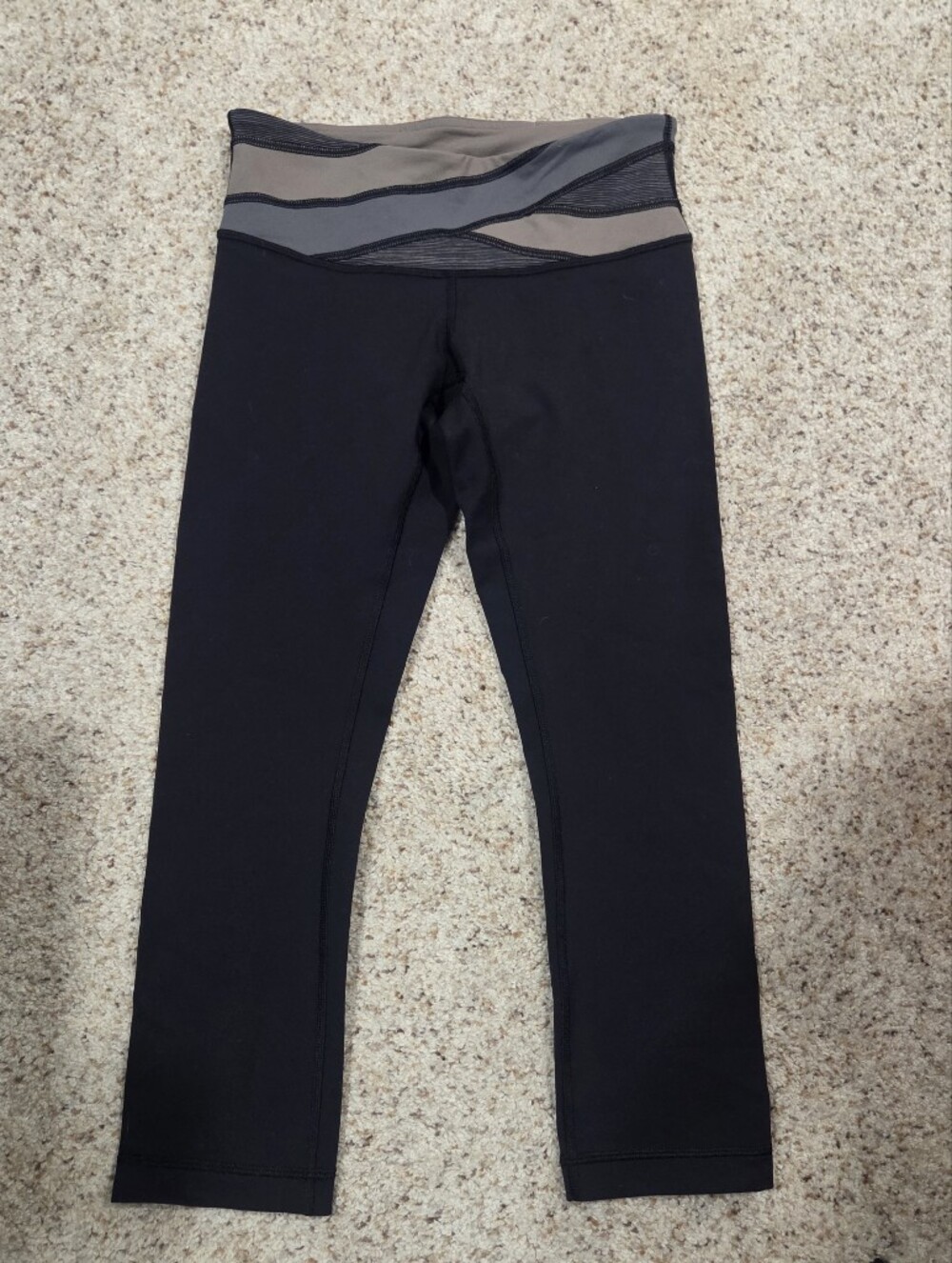 Vintage Lululemon Astro Cropped Leggings Size 4